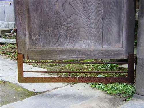 門 下部 修繕前